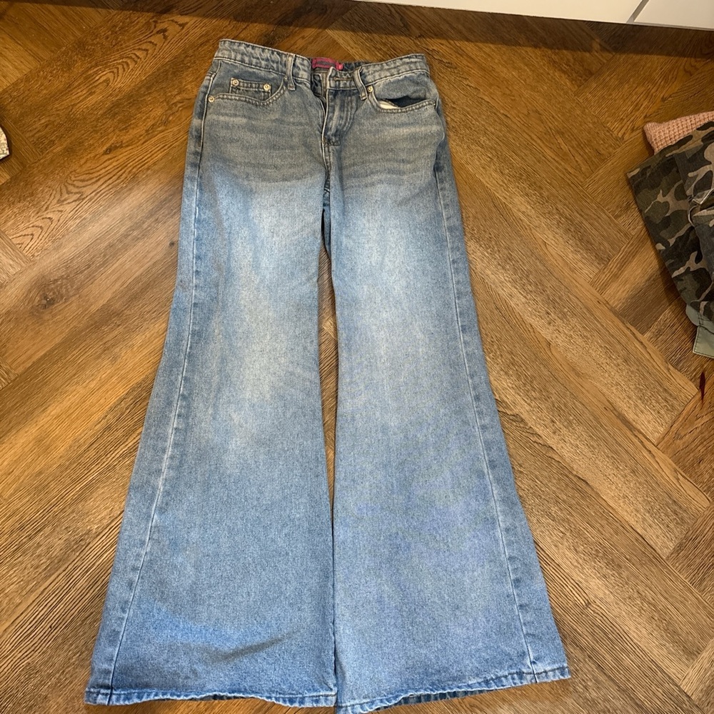 Edikted Light Blue Flare Jeans